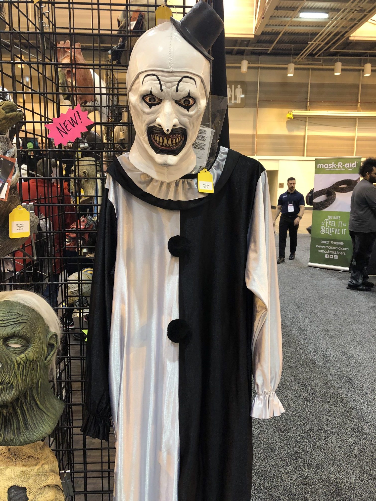 New For 2019 Terrifier Art the Clown Mask and Costume