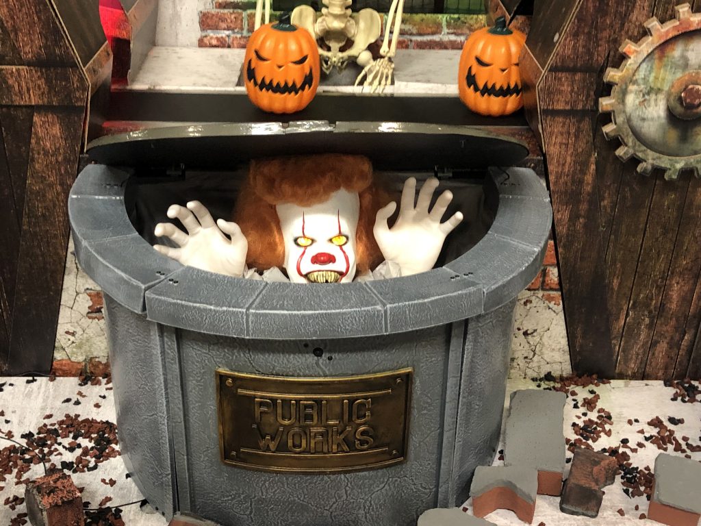 New For 2021 Pennywise Sewer Grate Animatronic From Spirit Halloween